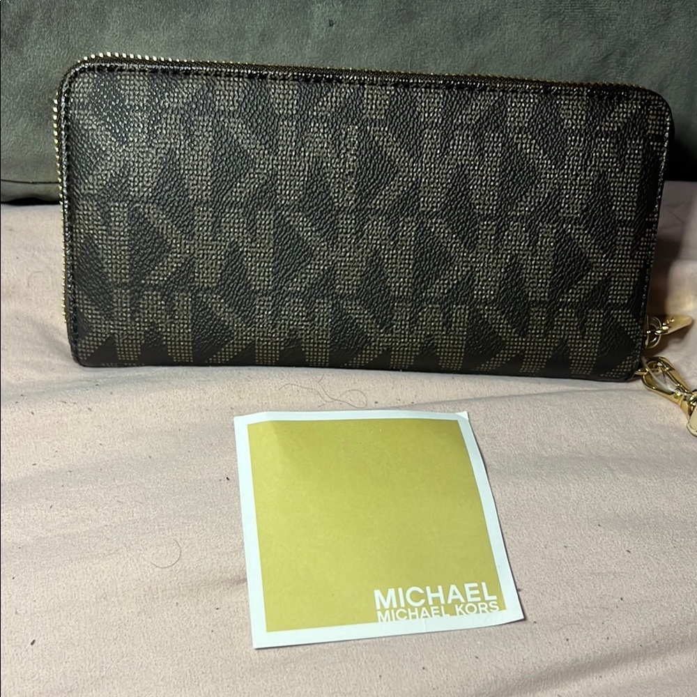 Michael Kors Brown Wristlet Long Wallet- Brown Monogrammed Brand New retail $98 - Picture 4 of 11
